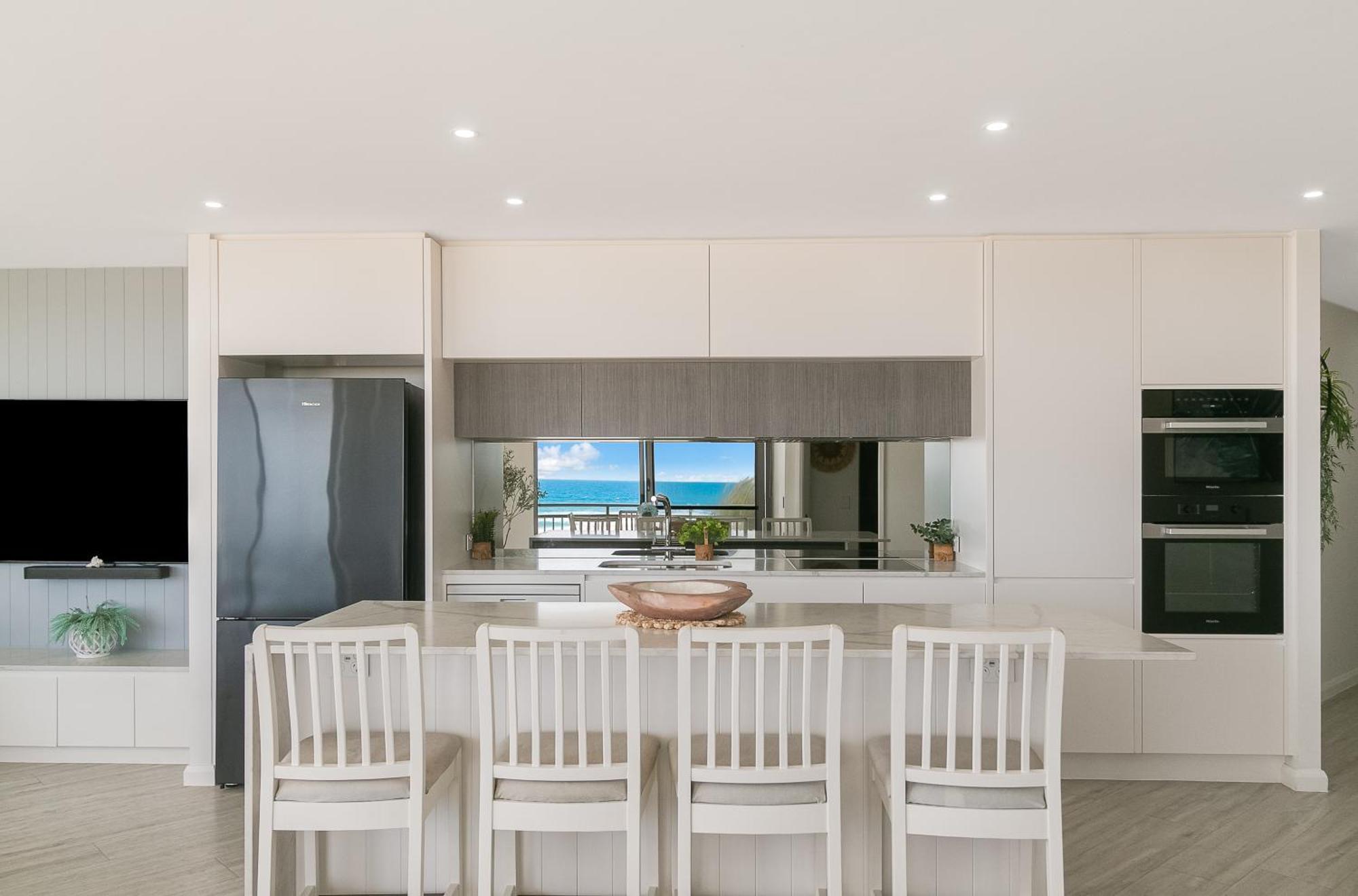 Oceanside Resort - Absolute Beachfront Apartments Gold Coast Exterior foto