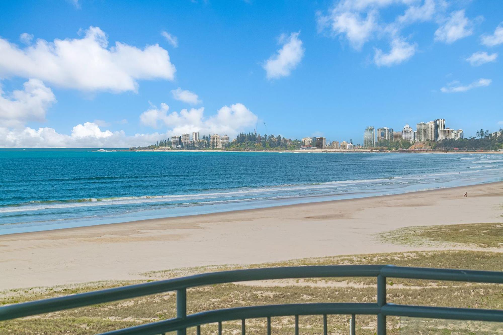 Oceanside Resort - Absolute Beachfront Apartments Gold Coast Exterior foto