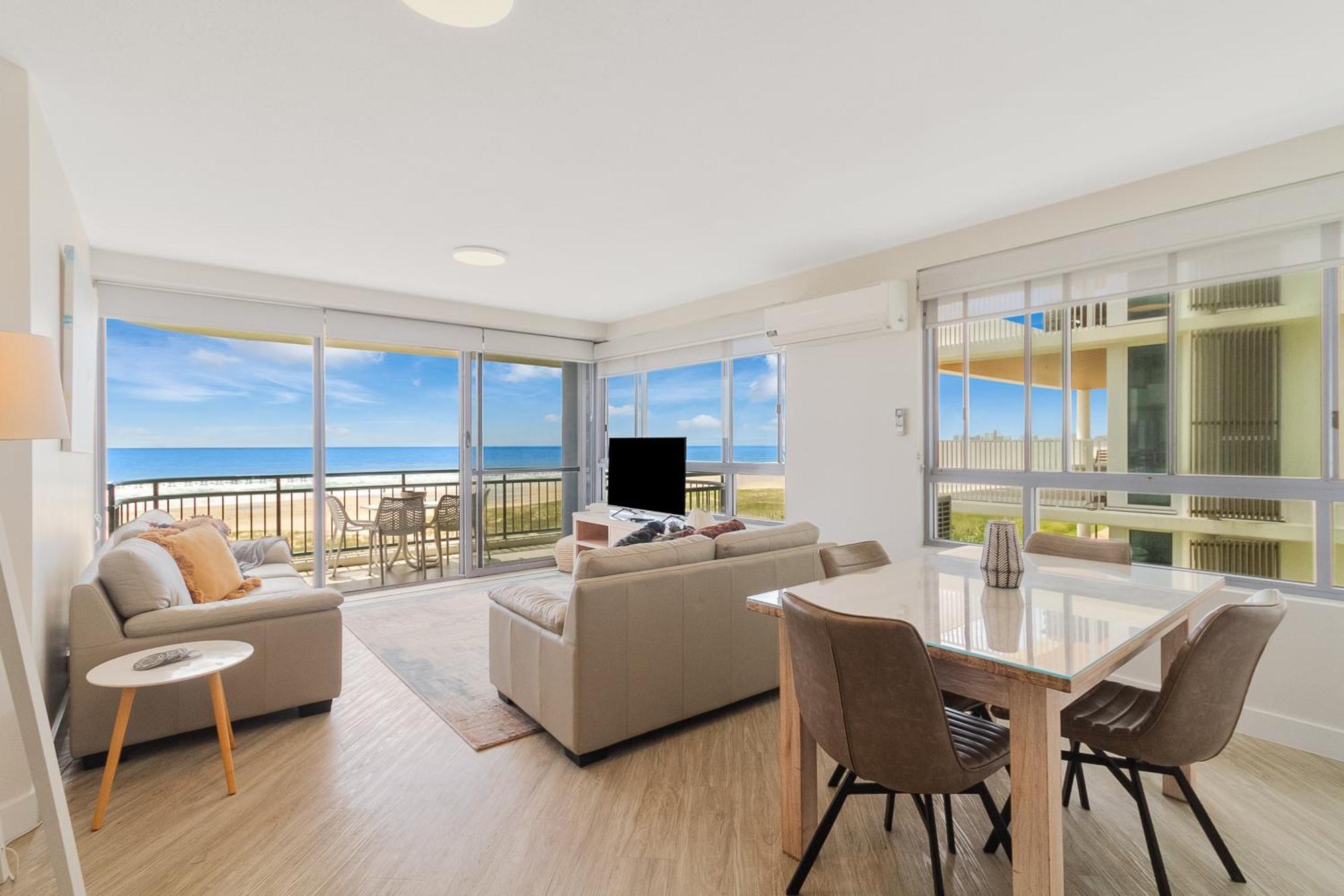 Oceanside Resort - Absolute Beachfront Apartments Gold Coast Exterior foto