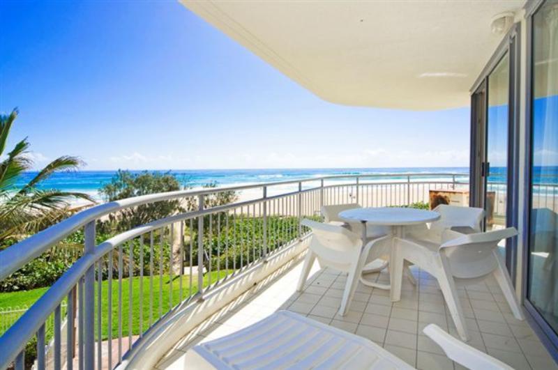 Oceanside Resort - Absolute Beachfront Apartments Gold Coast Exterior foto