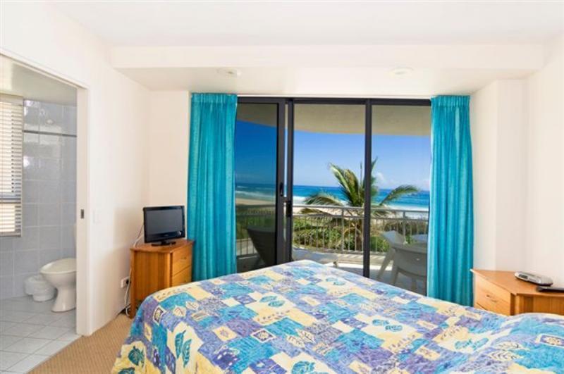 Oceanside Resort - Absolute Beachfront Apartments Gold Coast Exterior foto
