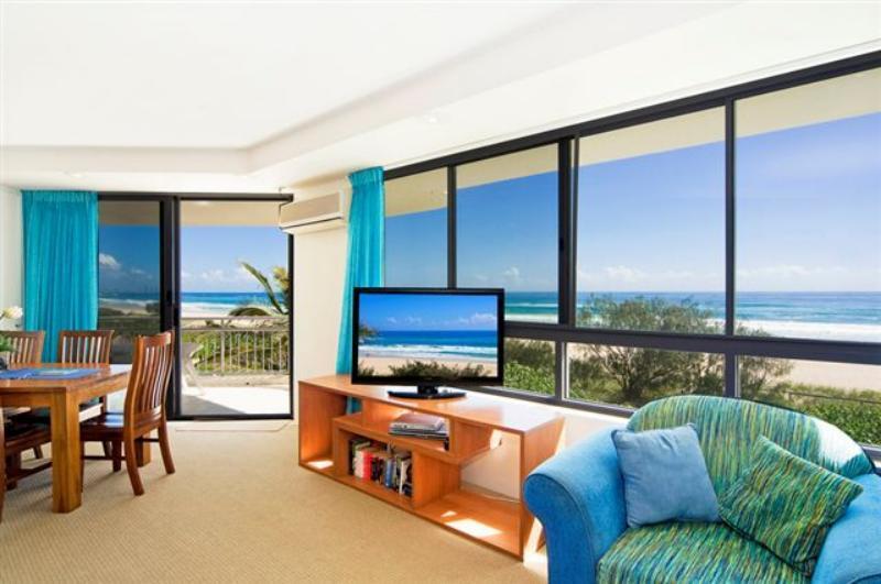 Oceanside Resort - Absolute Beachfront Apartments Gold Coast Exterior foto